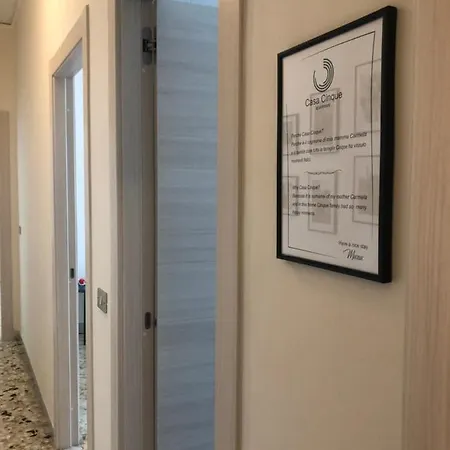 Casa Cinque In פומפיי