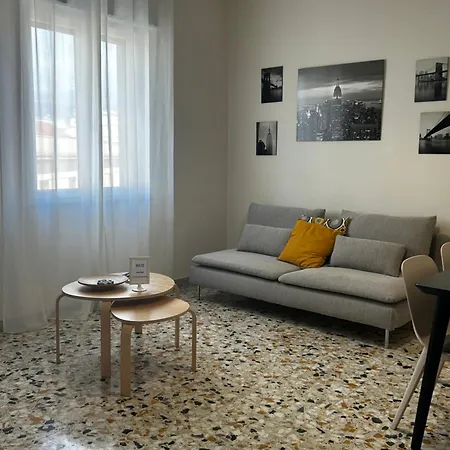 Casa Cinque In דירה *